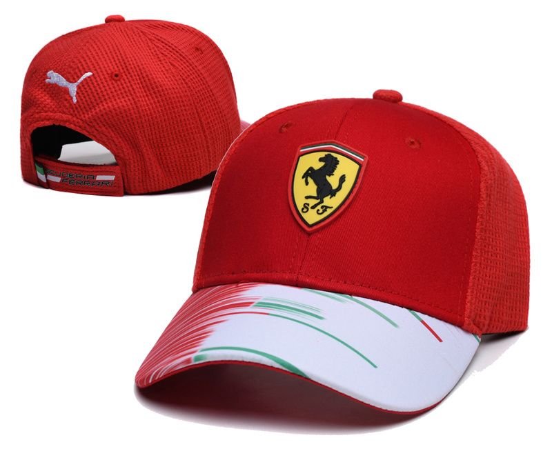 Gorra Ferrari Tricolor en Visera