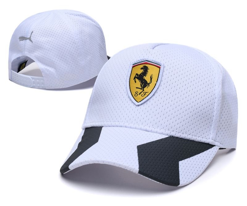 Gorra Ferrari Blanca Detalles Negros